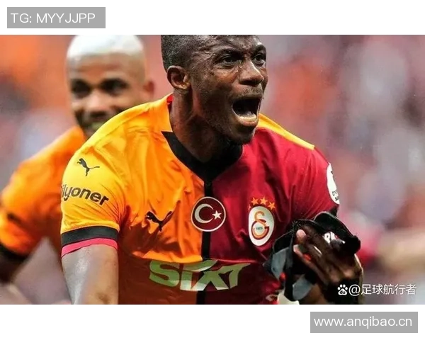 阿贾克斯主帅盛赞奥斯梅恩速度与力量可与德罗巴伊布相媲美